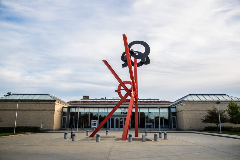 Entrance of Currier Museum of Art wedding venue in Manchester, New Hampshire