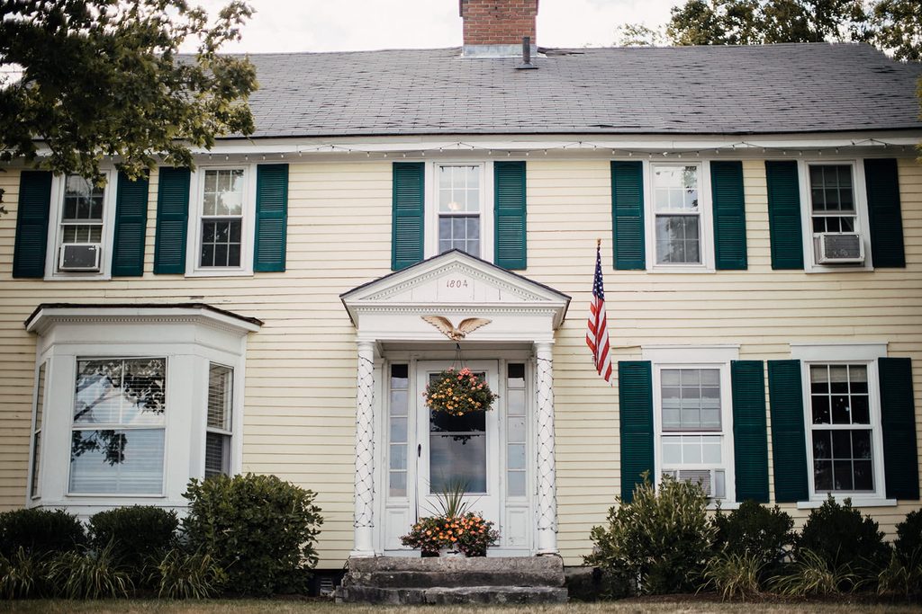 Exterior of Dexter’s Inn in Sunapee, New Hampshire